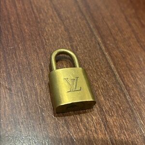 Louis Vuitton Lock 🔒
